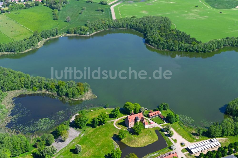 Luftaufnahme Ulrichshusen - Uferbereiche des Sees Ulrichshuser See in Ulrichshusen im Bundesland Mecklenburg-Vorpommern, Deutschland