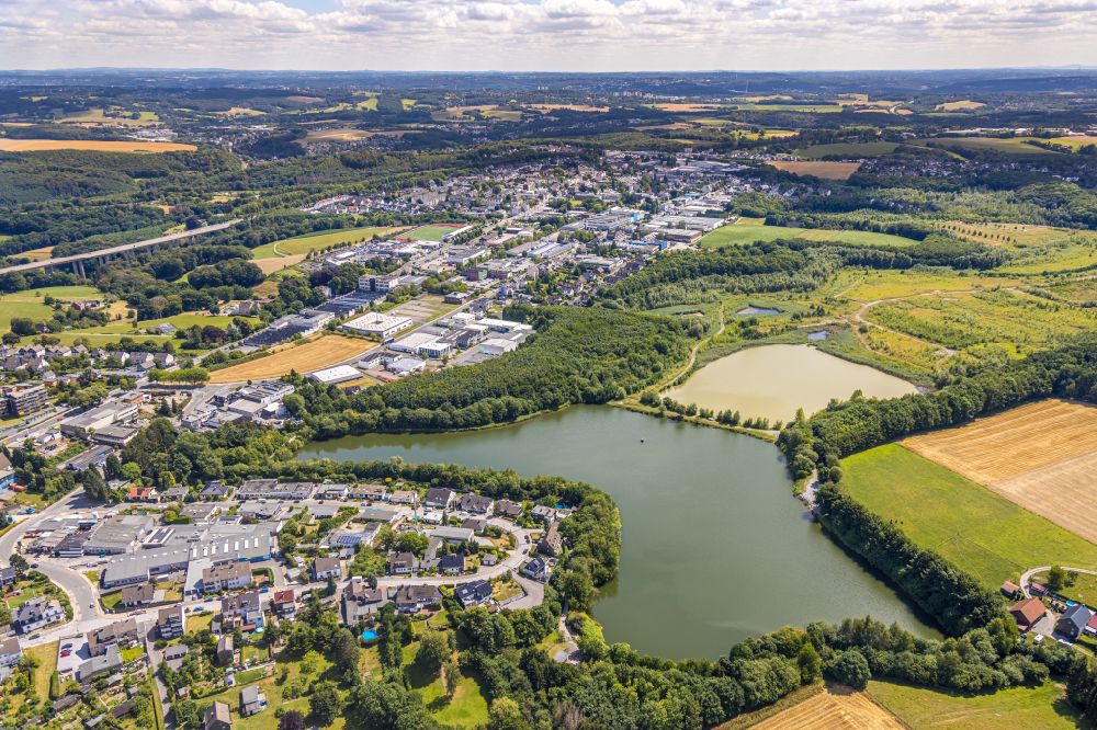 Luftbild Velbert - Uferbereiche des Sees in Velbert im Bundesland Nordrhein-Westfalen, Deutschland