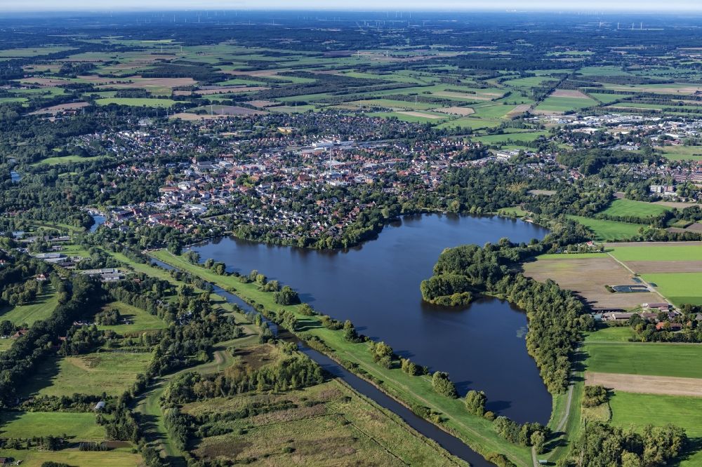Luftbild Bremervörde - Uferbereiche des Sees Vörder See in Bremervörde im Bundesland Niedersachsen, Deutschland