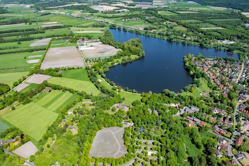 Bremervörde von oben - Uferbereiche des Sees Vörder See in Bremervörde im Bundesland Niedersachsen, Deutschland