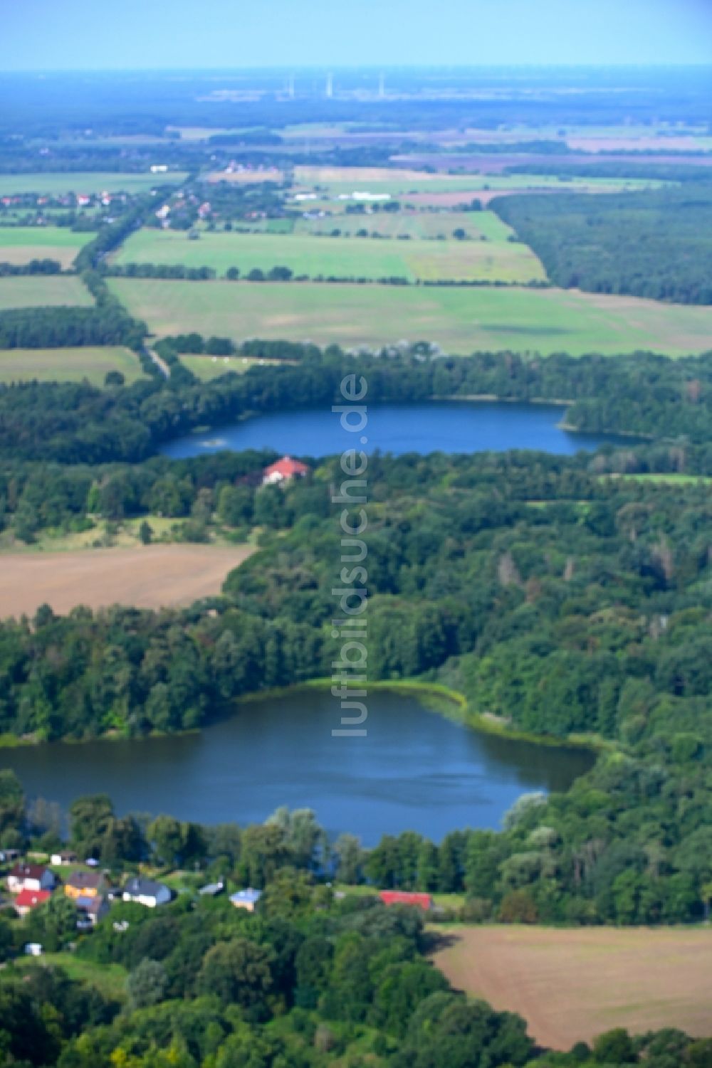 Luftaufnahme Liebenberg - Uferbereiche des Sees Weißer See in einem Waldgebiet in Liebenberg im Bundesland Brandenburg, Deutschland