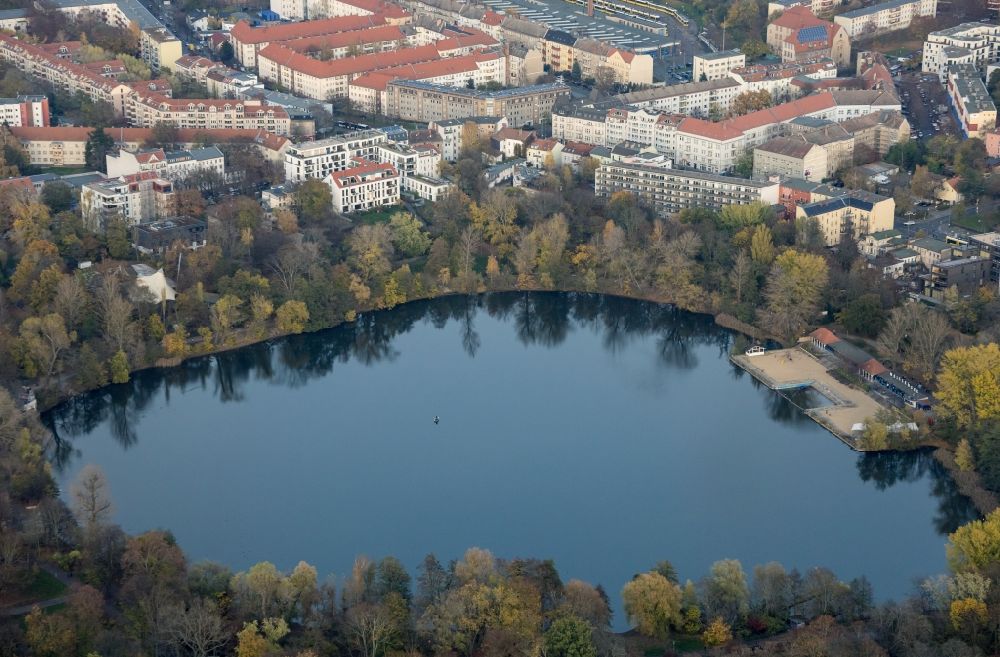 Berlin von oben - Uferbereiche des Sees Weißer See im Ortsteil Weißensee in Berlin, Deutschland