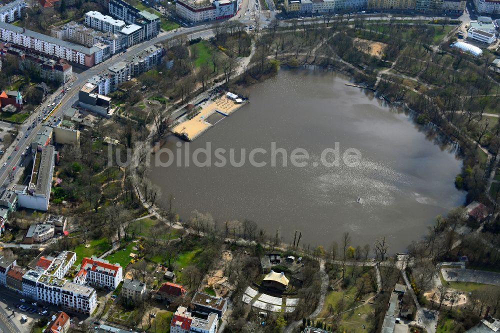 Berlin von oben - Uferbereiche des Sees Weißer See im Ortsteil Weißensee in Berlin, Deutschland