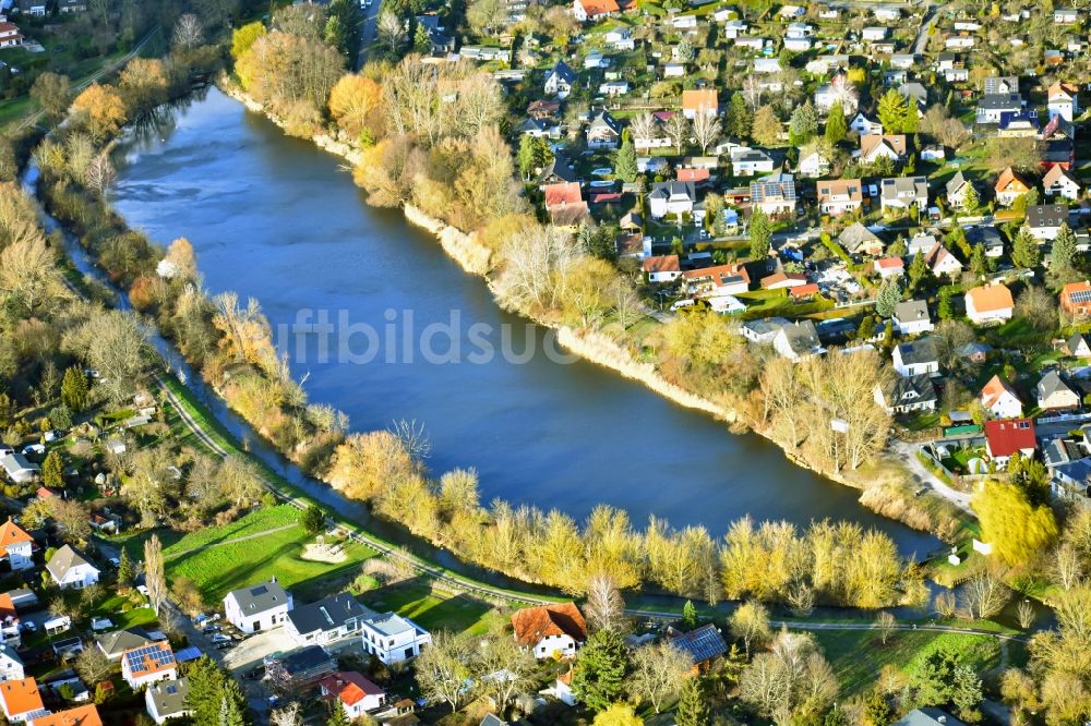 Luftbild Berlin - Uferbereiche des Sees Wuhlebecken - Wuhlesee im Ortsteil Biesdorf in Berlin, Deutschland