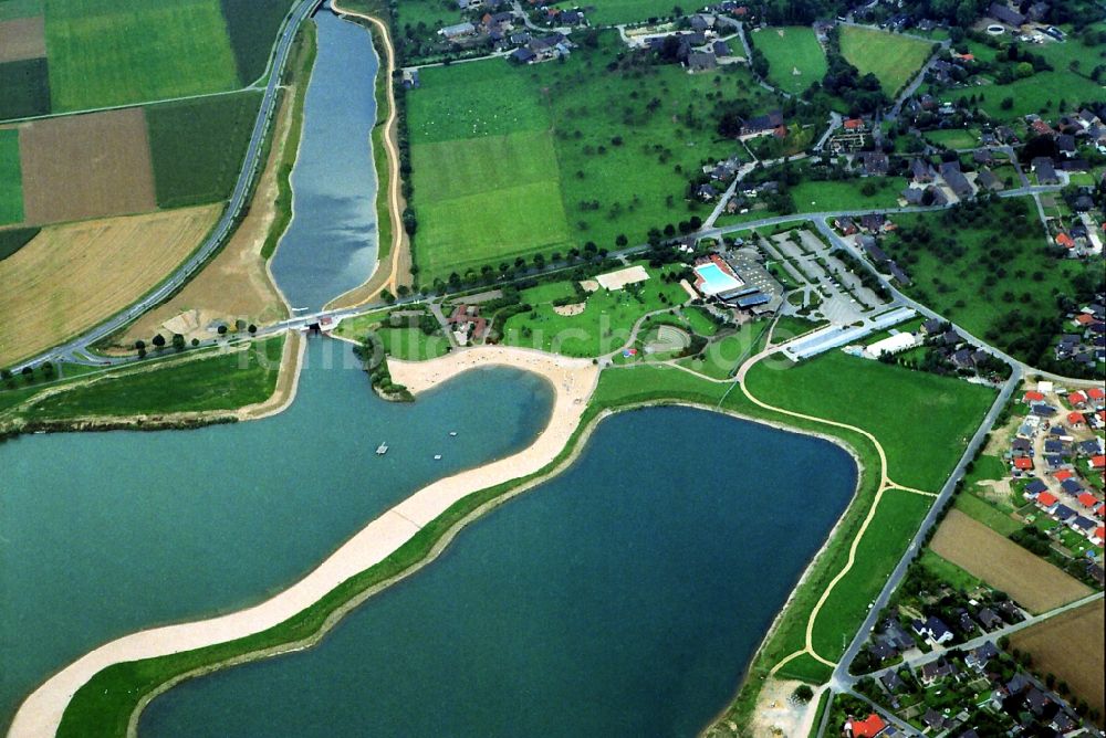 Xanten aus der Vogelperspektive: Uferbereiche des Sees Xantener Südsee in Xanten im Bundesland Nordrhein-Westfalen