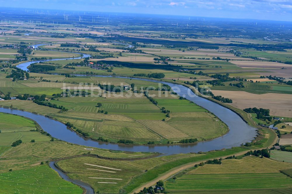 Wewelsfleth von oben - Uferbereiche am Stör - Flußverlauf in Wewelsfleth im Bundesland Schleswig-Holstein, Deutschland