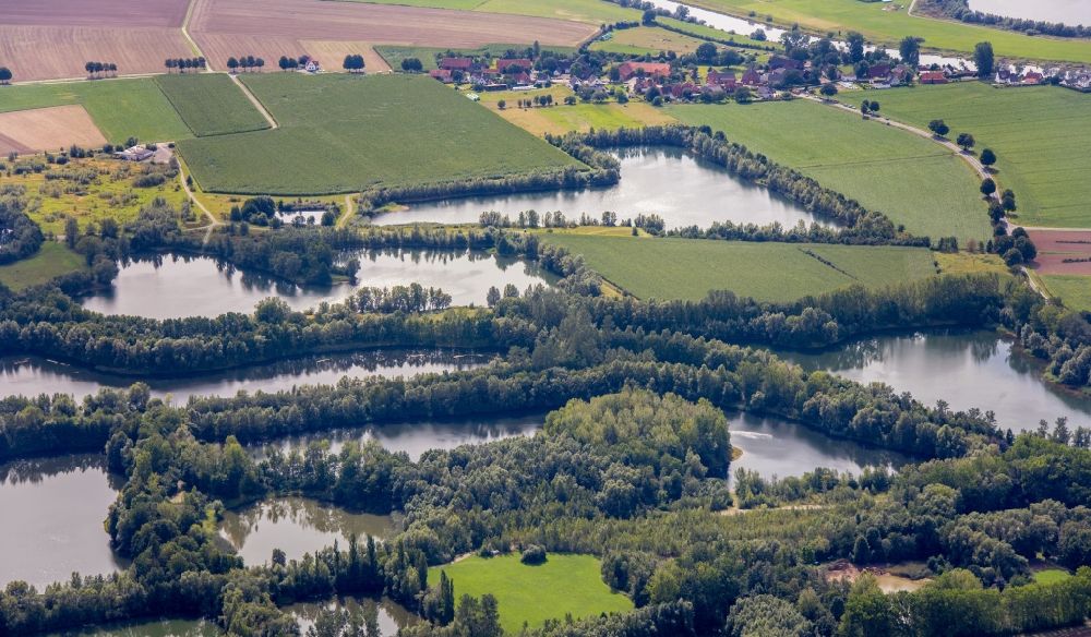 Rinteln aus der Vogelperspektive: Uferbereiche der Teichanlagen zur Fischzucht Großwieden in Rinteln im Bundesland Niedersachsen, Deutschland