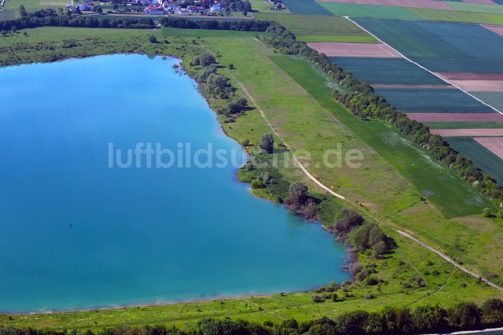 Luftbild Weckesheim - Uferbereiche der Teichanlagen zur Fischzucht in Weckesheim im Bundesland Hessen, Deutschland
