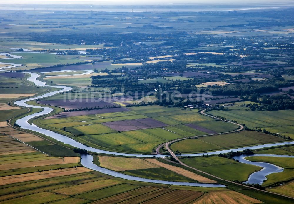 Süderhöft von oben - Uferbereiche am Treene - Flussverlauf in Süderhöft im Bundesland Schleswig-Holstein, Deutschland