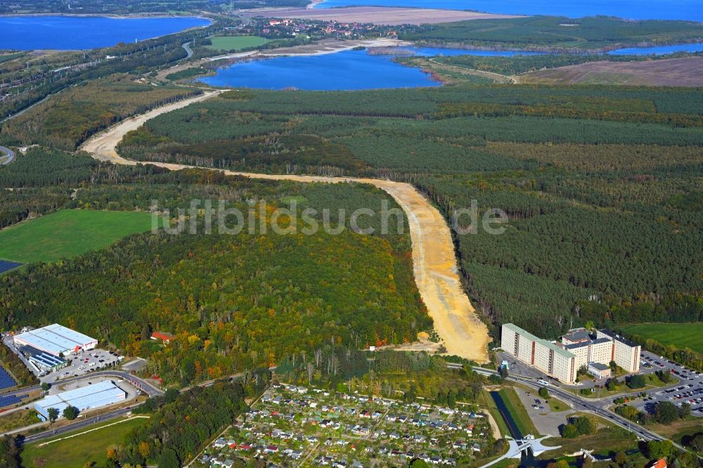 Luftaufnahme Senftenberg - Uferbereiche des trockengelegten Rainitza - Flußverlauf in Senftenberg im Bundesland Brandenburg, Deutschland