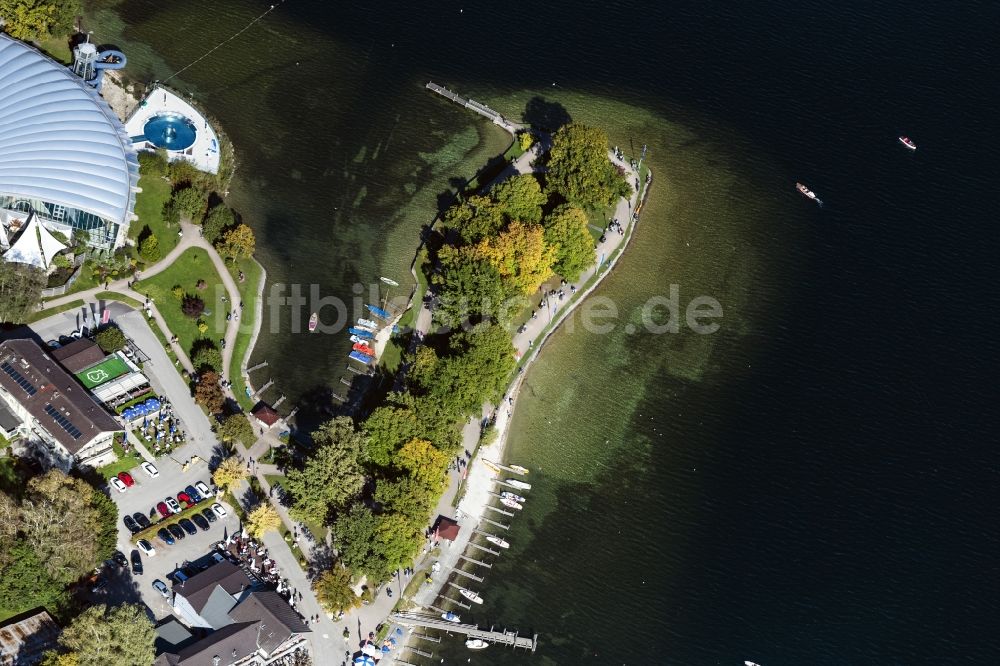 Luftbild Prien am Chiemsee - Uferbereiche und Uferpromenade des Sees Chiemsee in Prien am Chiemsee im Bundesland Bayern, Deutschland
