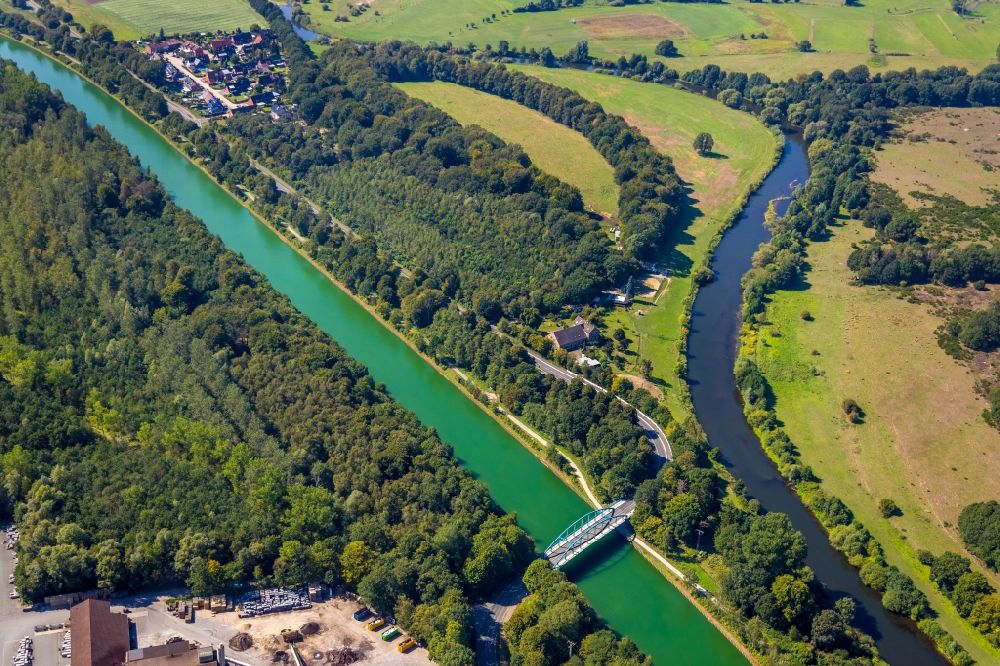 Hünxe von oben - Uferbereiche am Wesel-Datteln-Kanal und Lippe Flußverlauf in Hünxe im Bundesland Nordrhein-Westfalen, Deutschland