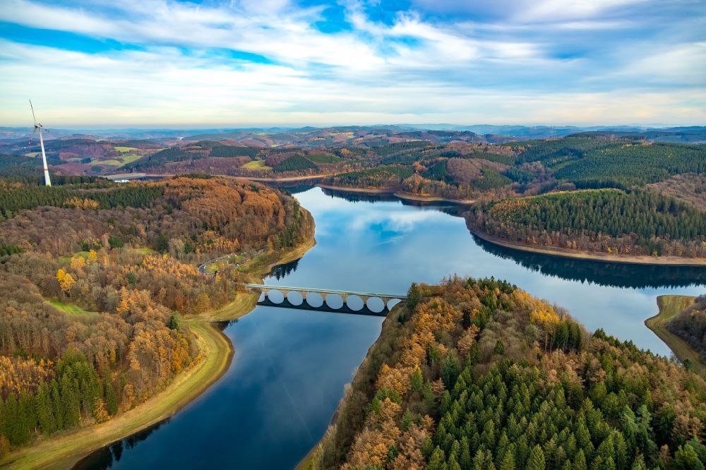 Lüdenscheid von oben - Uferbereichen der Versetalsperre in Lüdenscheid im Bundesland Nordrhein-Westfalen, Deutschland