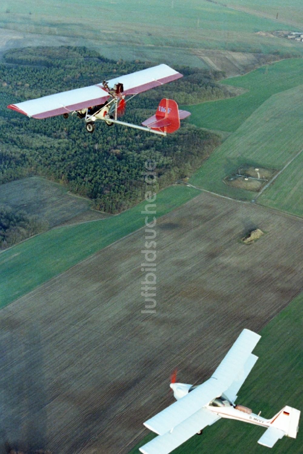 Luftbild Eggersdorf - Ultraleicht- Flugzeug MISTRAL im Fluge über dem Luftraum in Eggersdorf im Bundesland Brandenburg, Deutschland