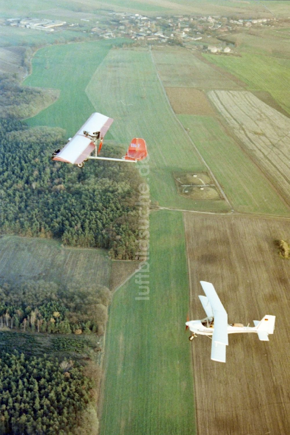 Eggersdorf von oben - Ultraleicht- Flugzeug MISTRAL im Fluge über dem Luftraum in Eggersdorf im Bundesland Brandenburg, Deutschland