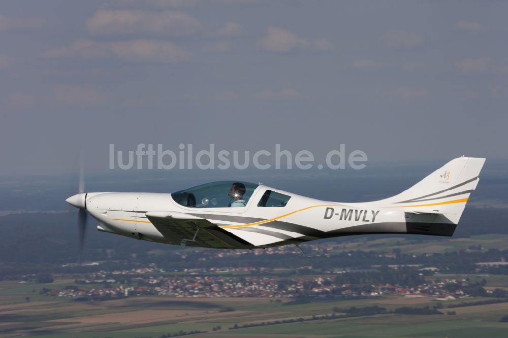 Tannheim von oben - Ultraleichtflugzeug VL3 der JMB Aircraft Germany GmbH mit der Kennung D-MVLY im Fluge über dem Luftraum in Tannheim im Bundesland Baden-Württemberg