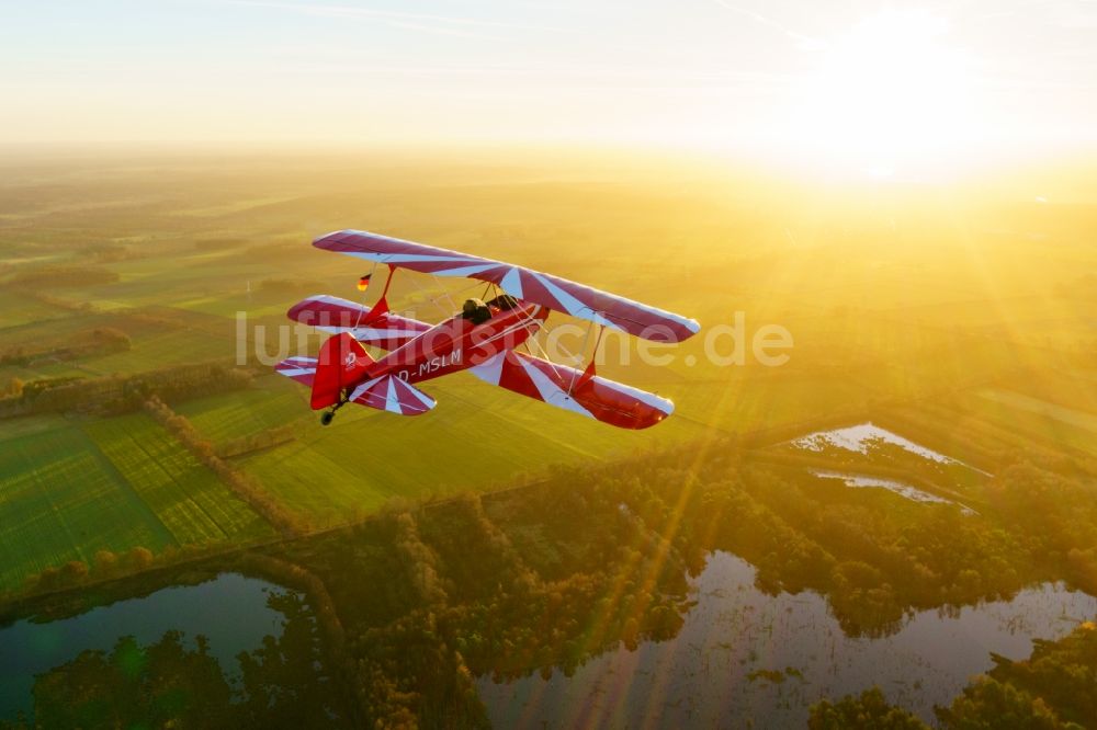 Luftbild Oldendorf - Ultraleichtflugzeug Sunwheel D-MSLM im Fluge über dem Luftraum in Oldendorf im Bundesland Niedersachsen, Deutschland
