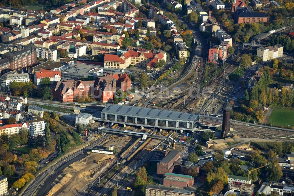 Berlin aus der Vogelperspektive: Um- und Neubau des Berliner S-Bahnhof Ostkreuz der Deutschen Bahn in Berlin Friedrichshain