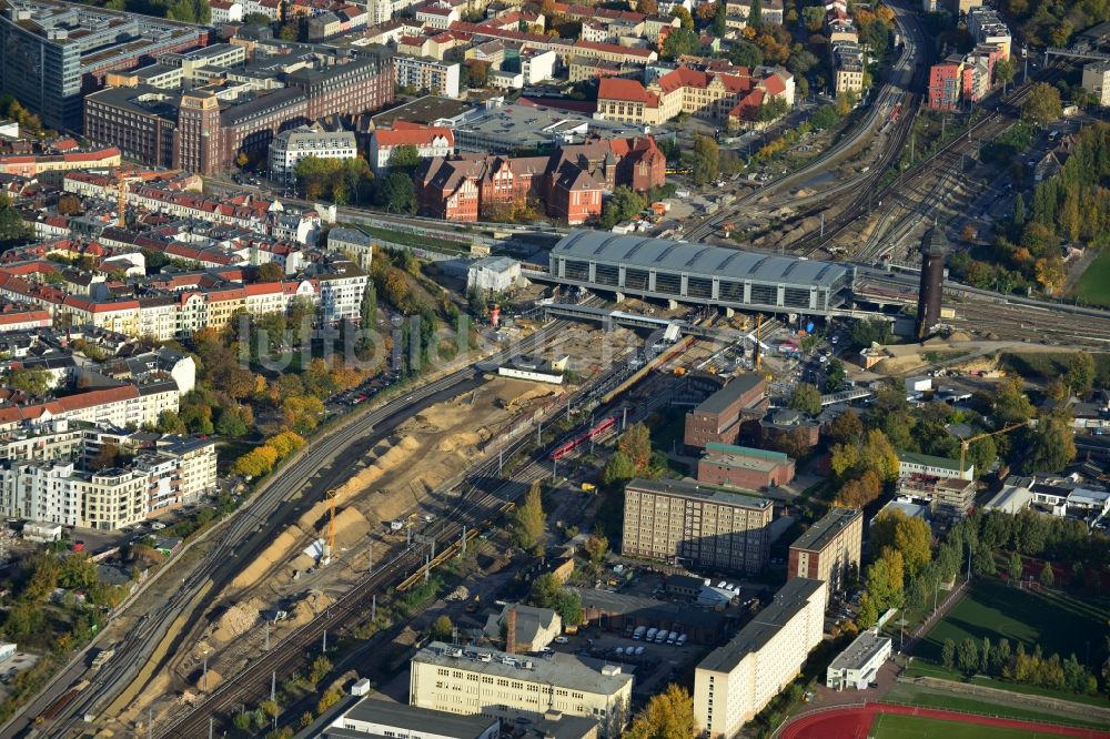 Luftaufnahme Berlin - Um- und Neubau des Berliner S-Bahnhof Ostkreuz der Deutschen Bahn in Berlin Friedrichshain