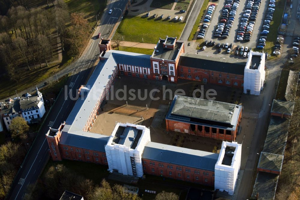 Luftbild Schwerin - Umbau der alten Artilleriekaserne zum Finanzamt in Schwerin im Bundesland Mecklenburg-Vorpommern, Deutschland