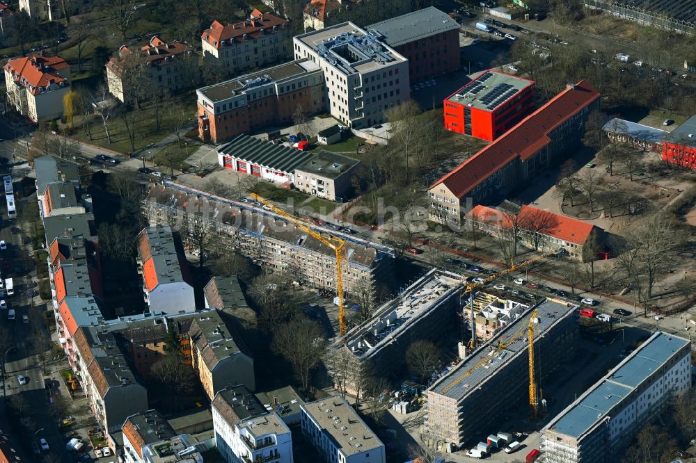 Luftbild Berlin - Umbau und Ausbau des Altbau- Gebäude am Stiftsweg in Berlin, Deutschland