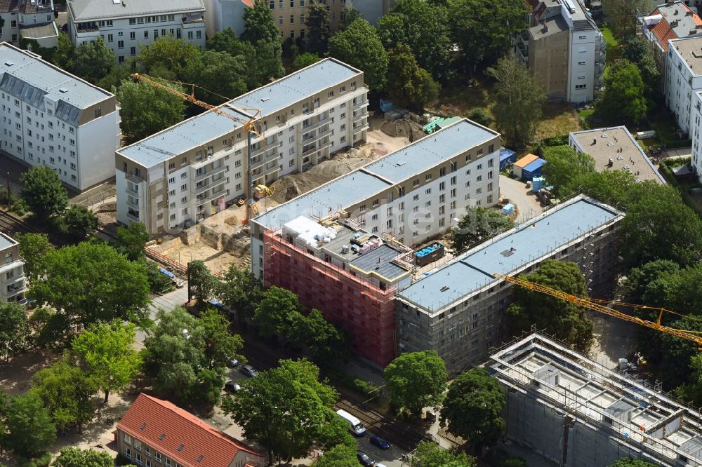 Berlin von oben - Umbau und Ausbau des Altbau- Gebäude am Stiftsweg in Berlin, Deutschland