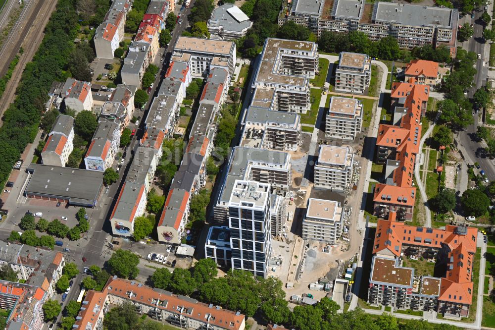 Berlin von oben - Umbau und Ausbau des denkmalgeschützten Altbau- Gebäudes am Mariendorfer Weg im Ortsteil Neukölln in Berlin