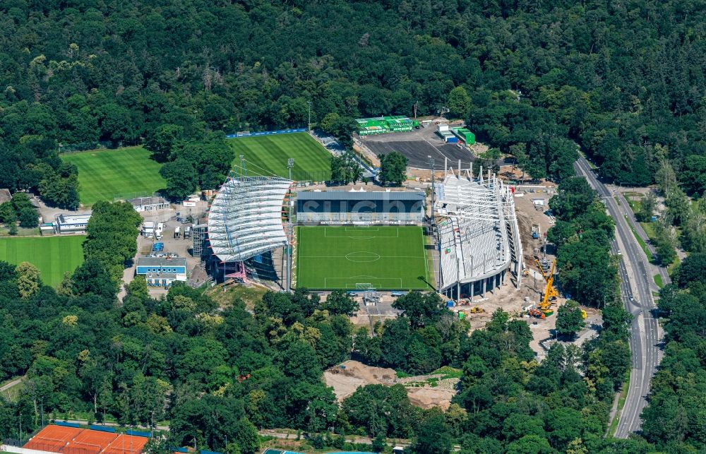 Luftaufnahme Karlsruhe - Umbau- Baustelle am Sportstätten-Gelände des Stadion Wildparkstadion in Karlsruhe im Bundesland Baden-Württemberg, Deutschland