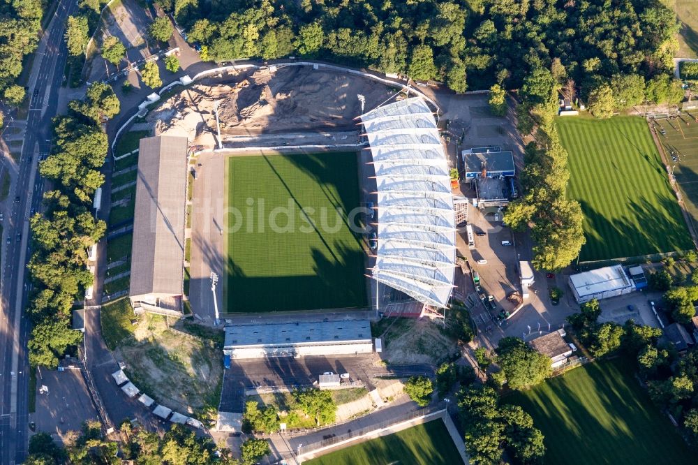 Luftbild Karlsruhe - Umbau- Baustelle am Sportstätten-Gelände des Stadion Wildparkstadion des KSC in Karlsruhe im Bundesland Baden-Württemberg, Deutschland