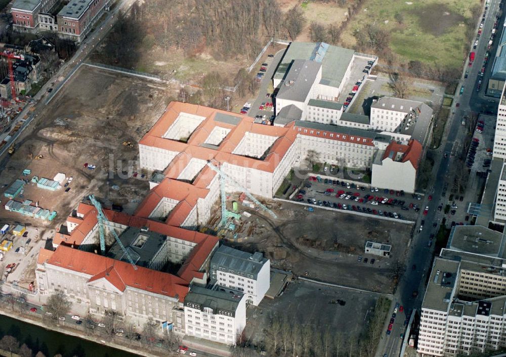Berlin-Tiergarten aus der Vogelperspektive: Umbau des Bendlerblocks in der Stauffenbergstraße zum Bundesverteidigungsministeriums.