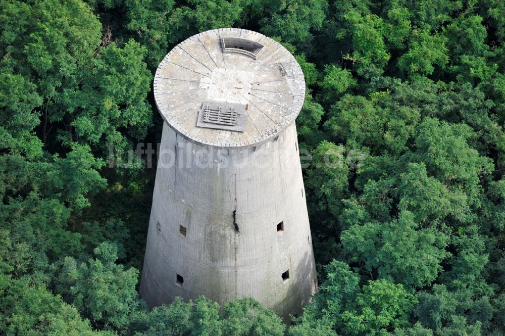 Luftbild Weesow - Umbau des Beton- Turmes der formals militärisch genutzen Liegenschaft Radarturm Weesow in Weesow im Bundesland Brandenburg, Deutschland