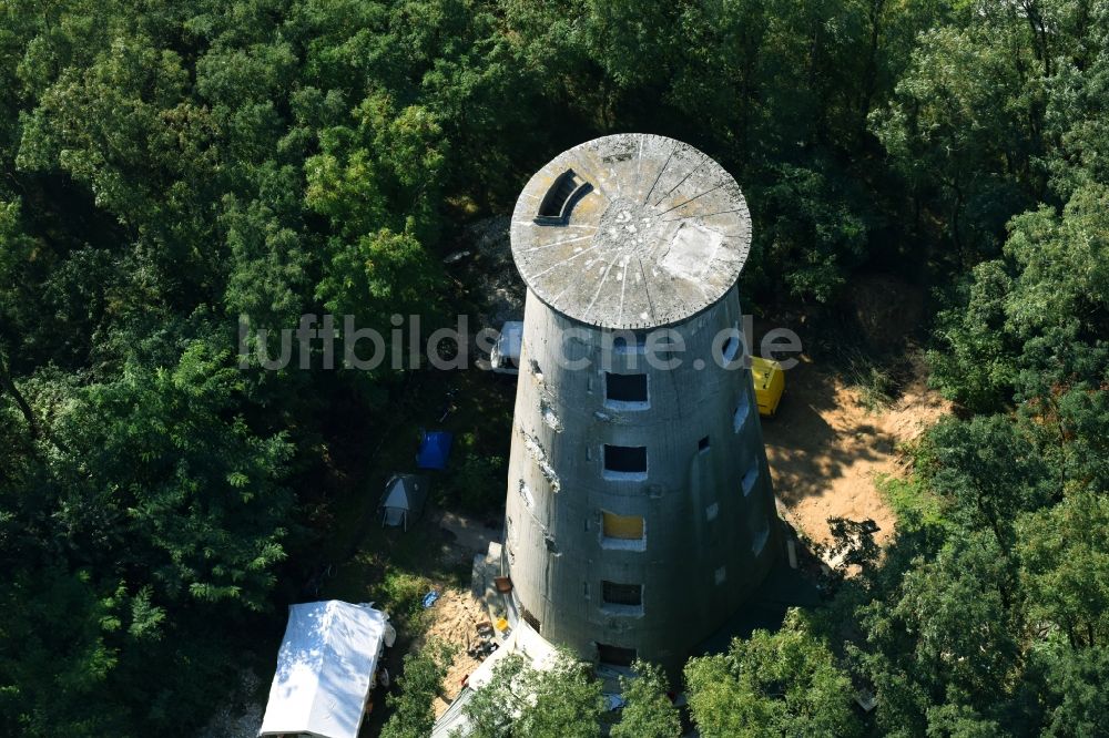 Luftbild Weesow - Umbau des Beton- Turmes der formals militärisch genutzen Liegenschaft Radarturm Weesow in Weesow im Bundesland Brandenburg, Deutschland