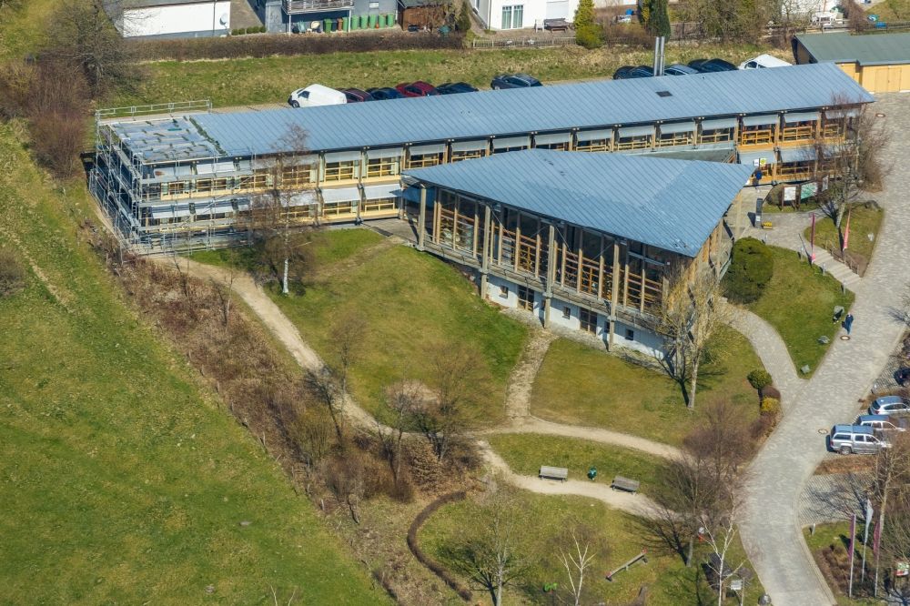Luftbild Schmallenberg - Umbau eines Büro- und Geschäftshauses Holz- und Touristikzentrum in Schmallenberg im Bundesland Nordrhein-Westfalen, Deutschland