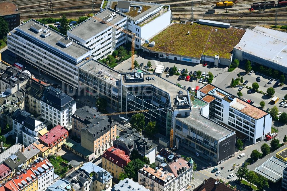 München von oben - Umbau eines Büro- und Geschäftshauses Implerhöfe in München im Bundesland Bayern, Deutschland