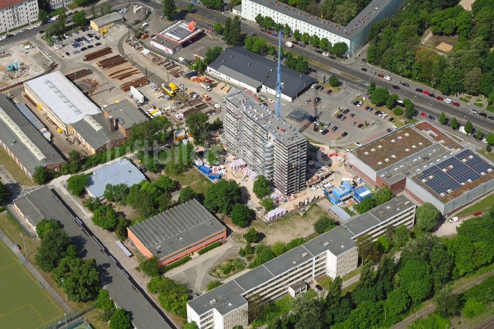 Berlin von oben - Umbau eines Büro- und Geschäftshauses im Ortsteil Prenzlauer Berg in Berlin, Deutschland