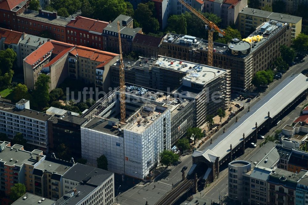 Berlin aus der Vogelperspektive: Umbau eines Büro- und Geschäftshauses im Ortsteil Schöneberg in Berlin, Deutschland