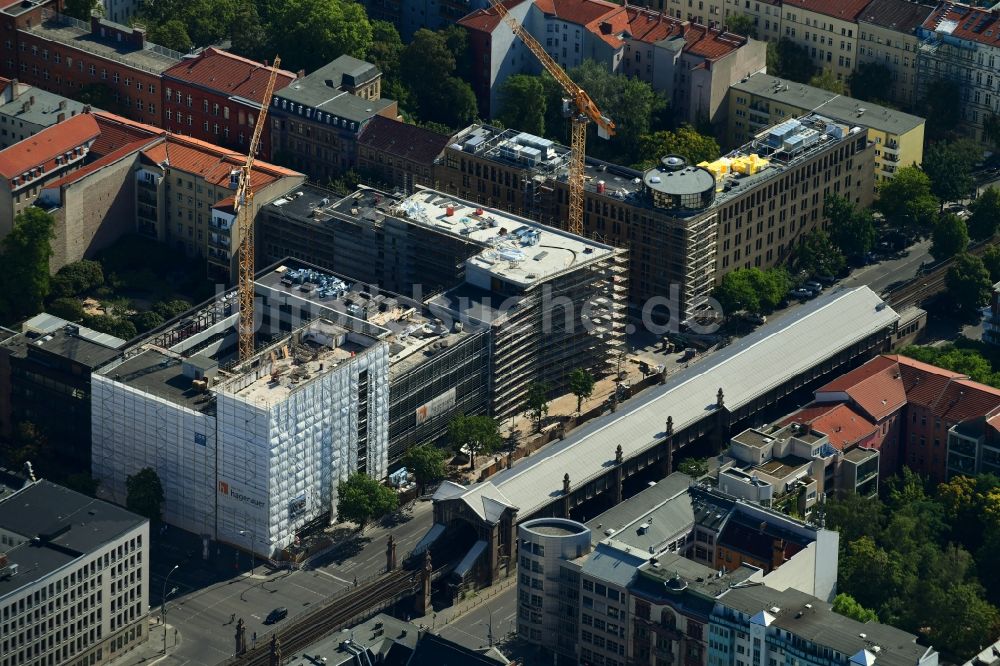 Luftbild Berlin - Umbau eines Büro- und Geschäftshauses im Ortsteil Schöneberg in Berlin, Deutschland