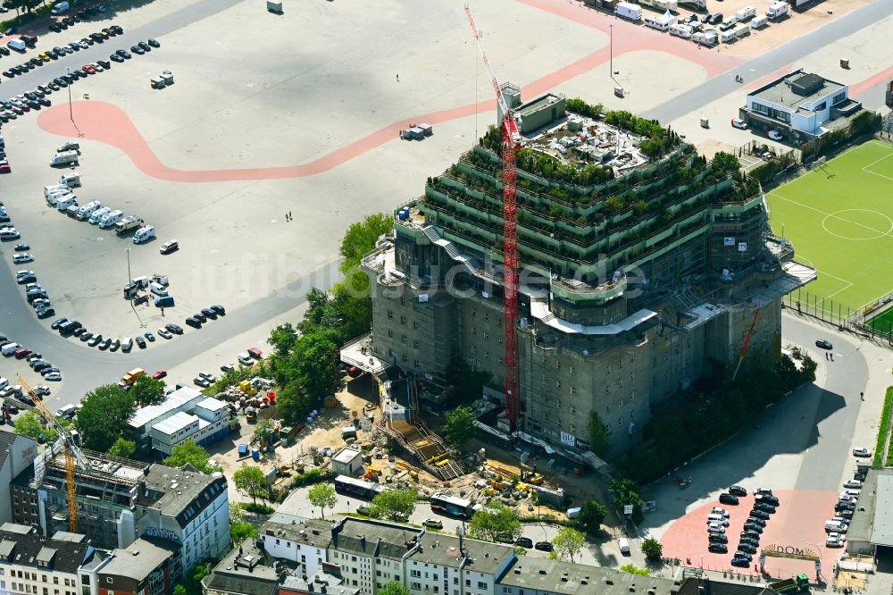 Hamburg von oben - Umbau des Bunker- Gebäudekomplex Medienbunker im Ortsteil Sankt Pauli in Hamburg, Deutschland