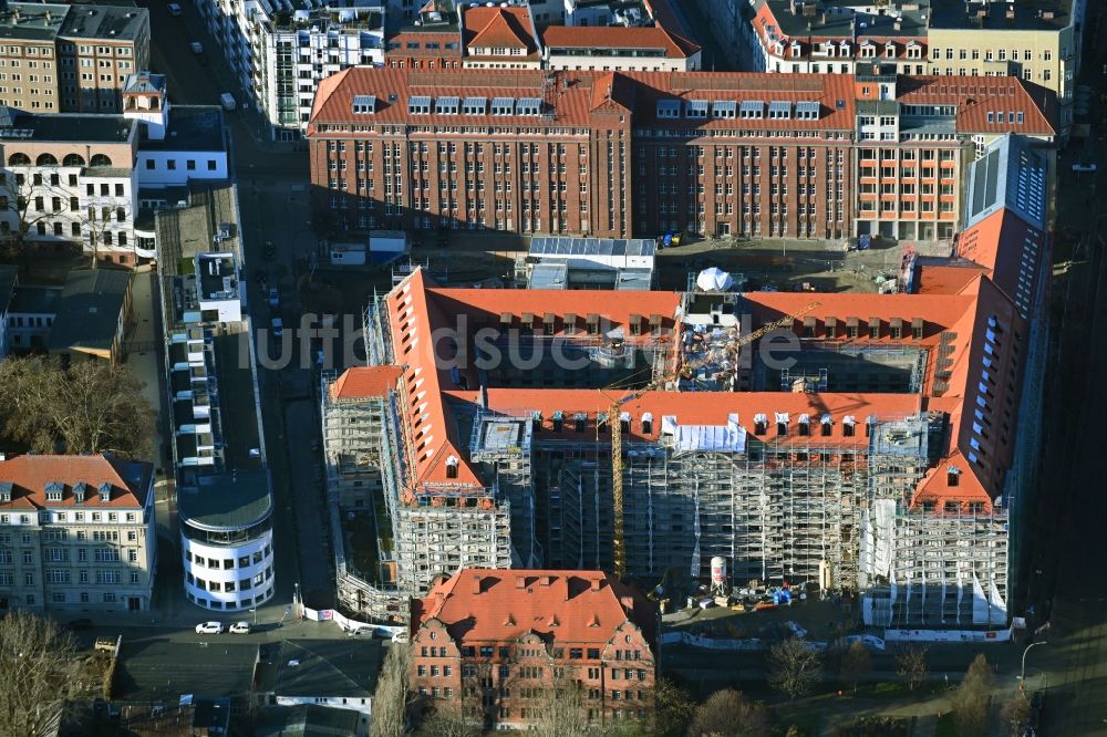 Luftaufnahme Berlin - Umbau des ehemaligen Haupttelegrafenamtes zum neuen Büro- und Geschäftsgebäude FORUM an der MUSEUMSINSEL in Berlin, Deutschland