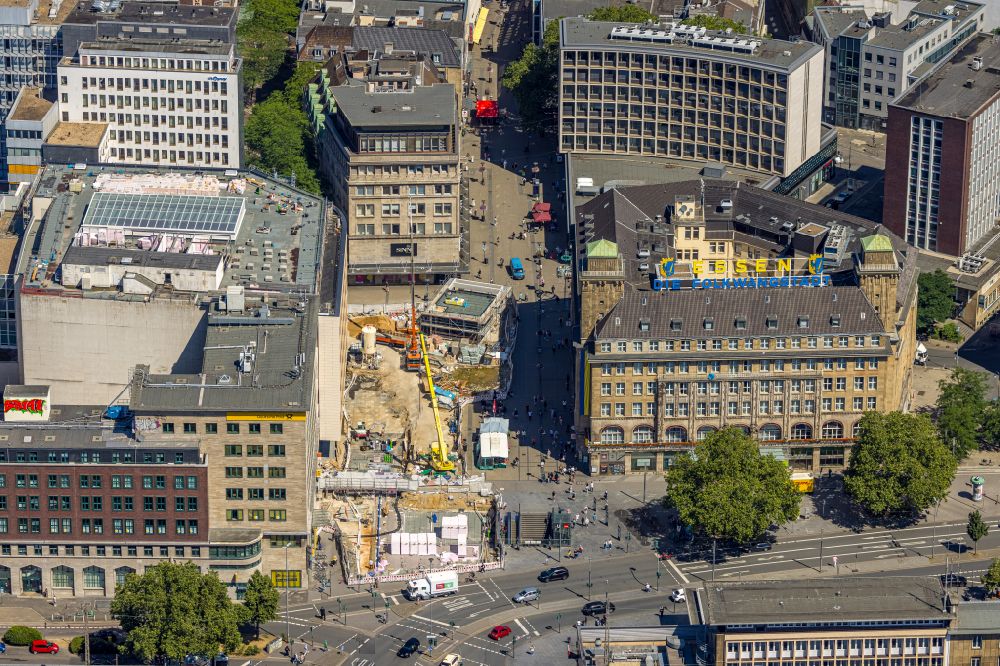 Essen von oben - Umbau des ehemaligen Kaufhaus- Gebäudes zum Königshof in Essen im Bundesland Nordrhein-Westfalen, Deutschland