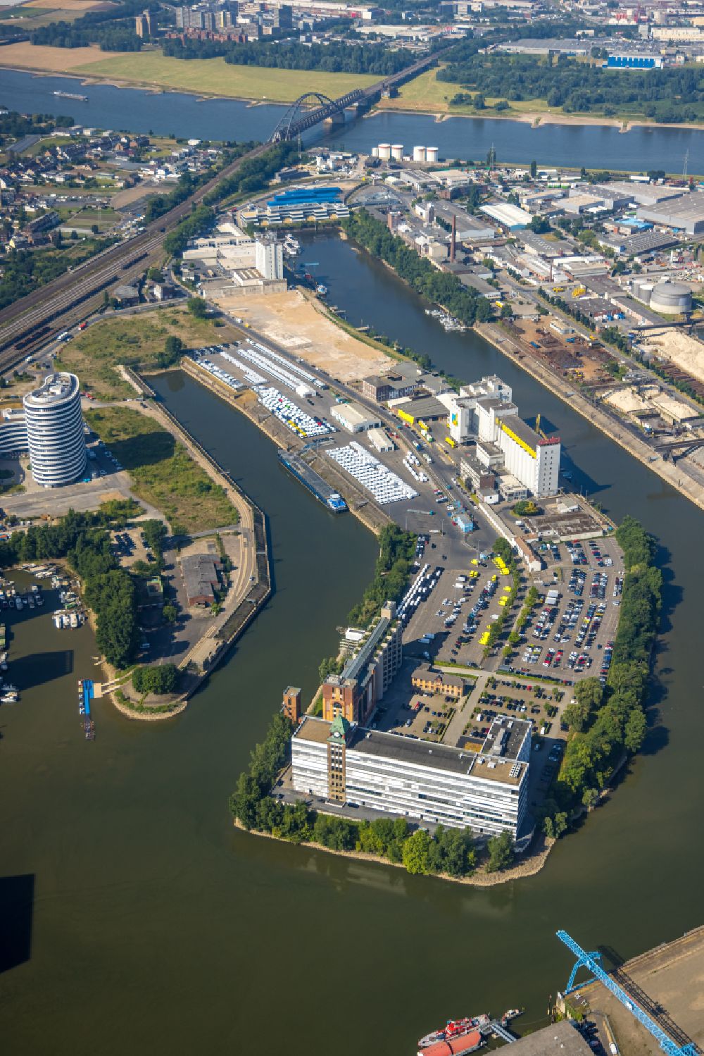 Luftbild Düsseldorf - Umbau der ehemaligen Plange Mühle zum Medienhafen in Düsseldorf im Bundesland Nordrhein-Westfalen, Deutschland