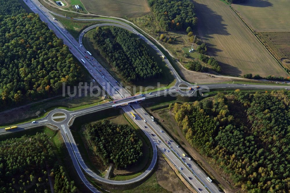Kremmen von oben - Umbau und Erweiterung der Autobahnanschlußstelle AS Kremmen am Autobahndreieck Havelland im Bundesland Brandenburg