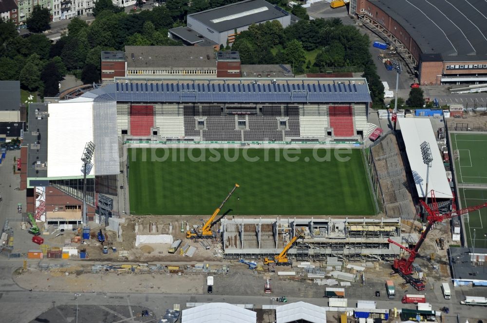 Hamburg von oben - Umbau und Erweiterungs- Baustelle am Millerntor-Stadion / St. Pauli Stadion in Hamburg