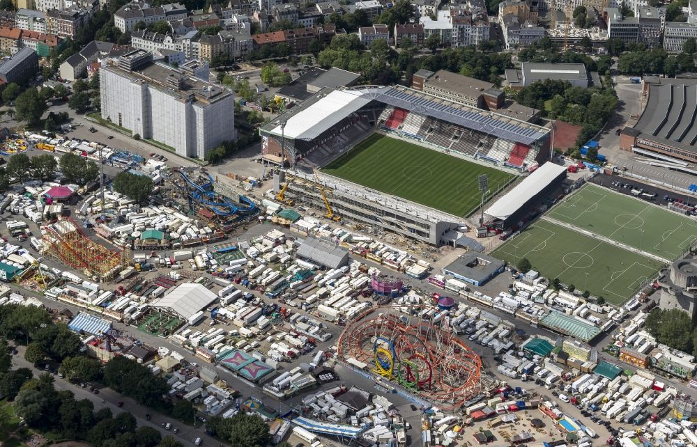 Hamburg aus der Vogelperspektive: Umbau und Erweiterungs- Baustelle am Millerntor-Stadion / St. Pauli Stadion in Hamburg