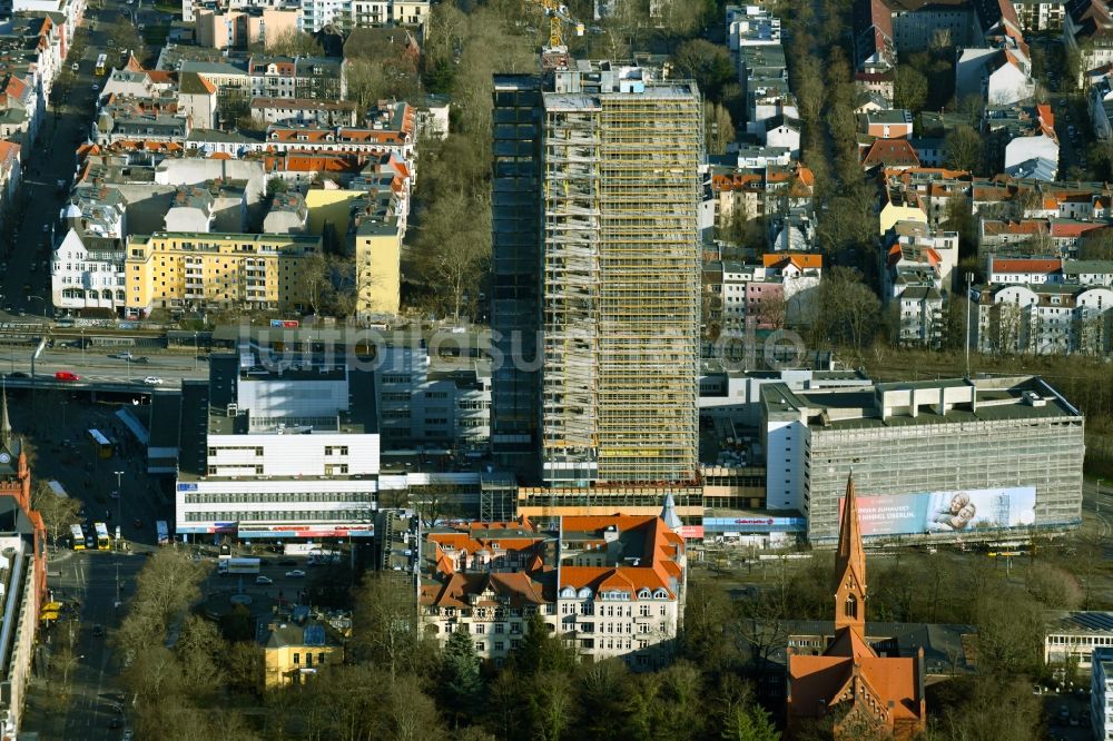 Berlin von oben - Umbau Hochhaus- Gebäude Steglitzer Kreisel im Bezirk Steglitz in Berlin