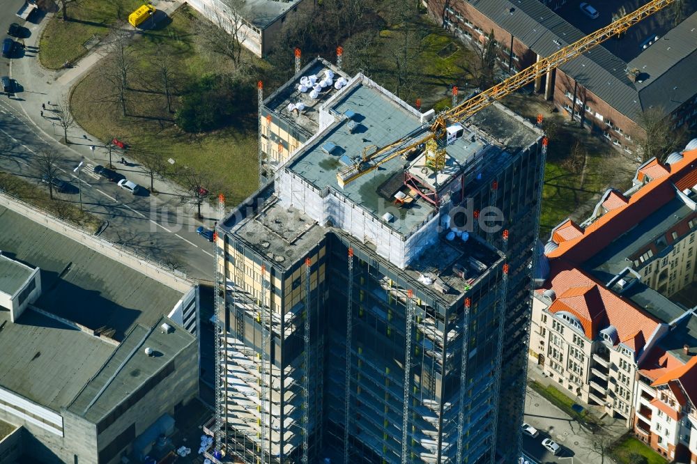 Luftaufnahme Berlin - Umbau Hochhaus- Gebäude Steglitzer Kreisel an der Schloßstraße im Bezirk Steglitz in Berlin