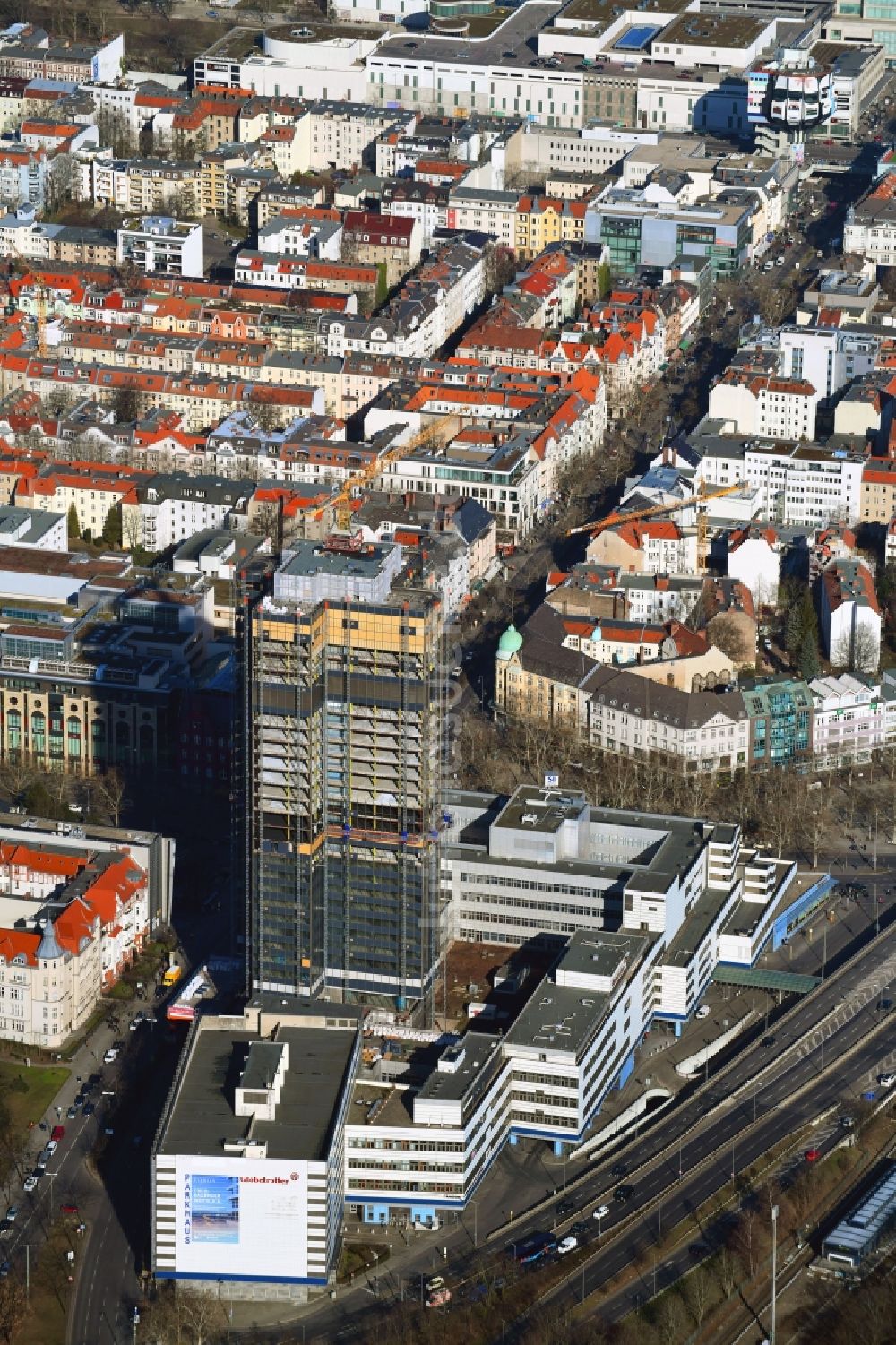 Luftbild Berlin - Umbau Hochhaus- Gebäude Steglitzer Kreisel an der Schloßstraße im Bezirk Steglitz in Berlin