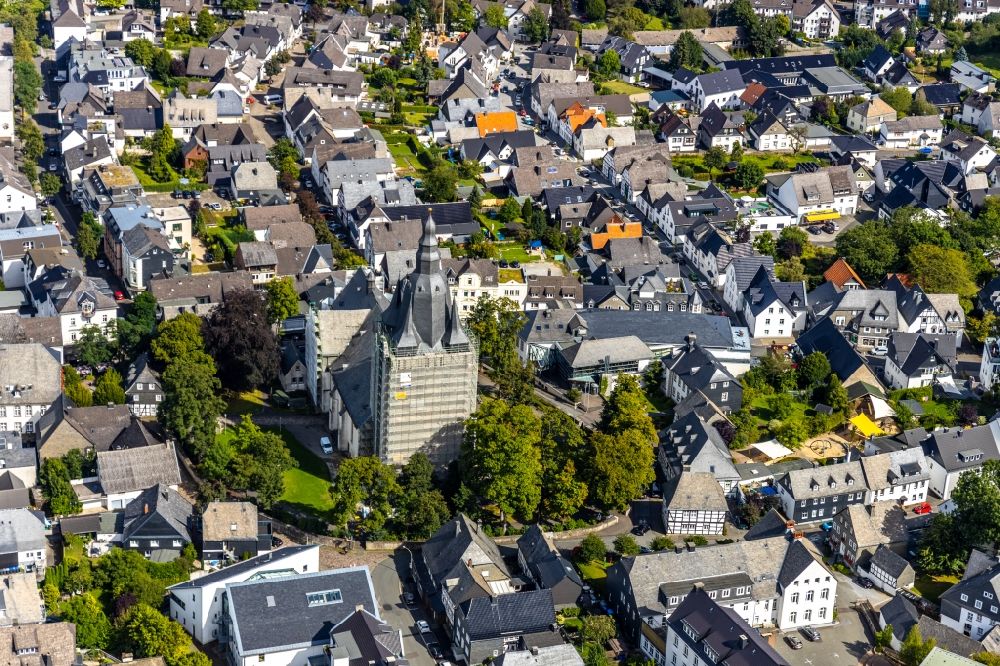 Luftbild Brilon - Umbau eines Kirchengebäudes der Probsteikirche in Brilon im Bundesland Nordrhein-Westfalen, Deutschland