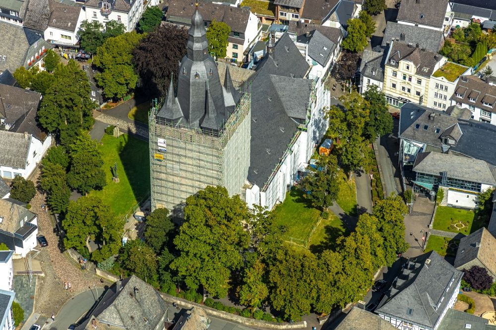 Luftaufnahme Brilon - Umbau eines Kirchengebäudes der Probsteikirche in Brilon im Bundesland Nordrhein-Westfalen, Deutschland