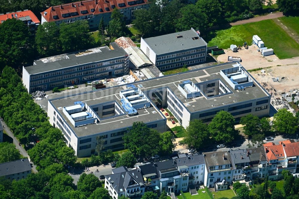 Hannover von oben - Umbau und Modernisierung des Schulgebäudes Gymnasium Sophienschule in Hannover im Bundesland Niedersachsen, Deutschland